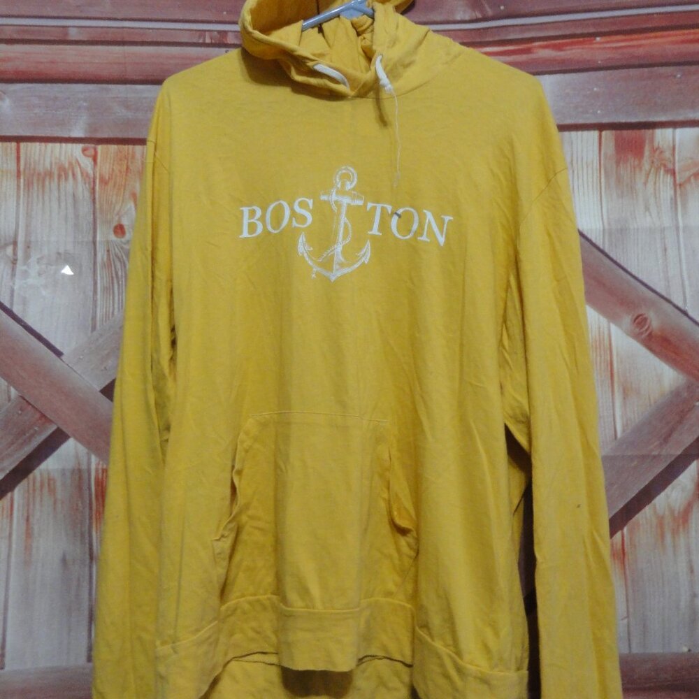 Boston Light weight Hoodie distresses look, pockets, nice shape
